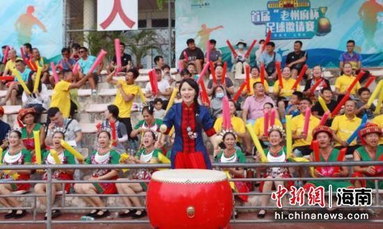 穿jk白丝被粉嫩脚底